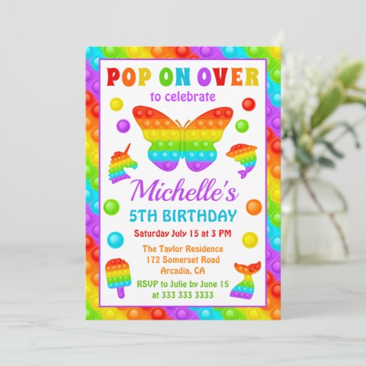 Rainbow Pop It Fidget Toy Birthday Party Einladung (Stehend Vorderseite)
