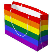 Rainbow-Pride-Flag Große Geschenktüte (Rückseite Schrägansicht)