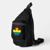 Rainbow pride maple leaf crossbody bag (Rechte Ecke)