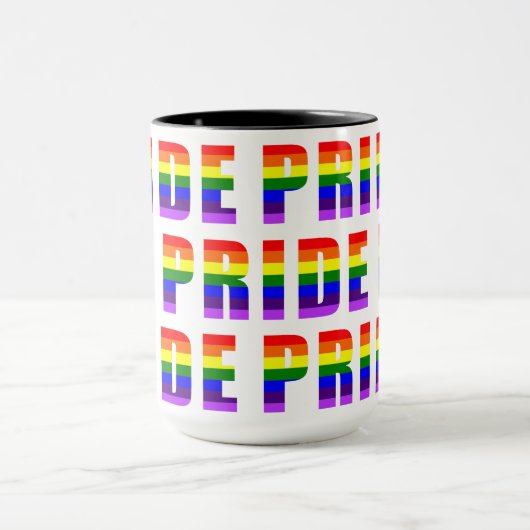Rainbow Pride Text Art auf benutzerdefinierter Far Tasse (Zentrum)