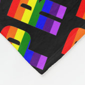 Rainbow Pride Text Art auf benutzerdefinierter sch Fleecedecke (Ecke)