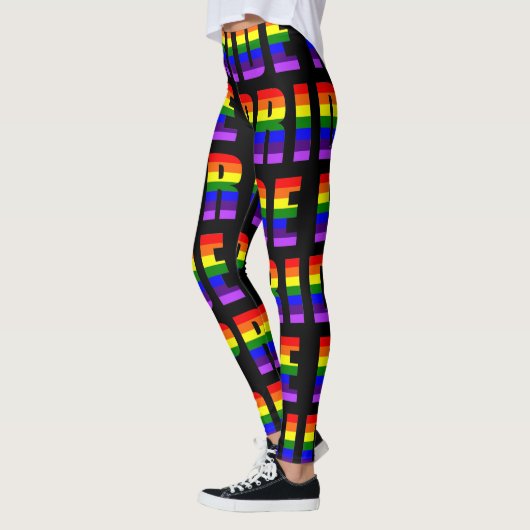 Rainbow Pride Text Art auf benutzerdefinierter sch Leggings (Links)