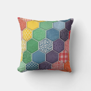 Rainbow Quilted Hexagon Kissen