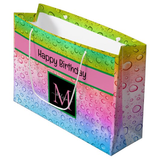 Rainbow Raindrops Monogram Birthday Große Geschenktüte (Vorderseite Schrägansicht)