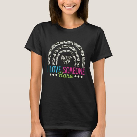 Rainbow Rare Disease Awareness I Love Someone Rare T-Shirt (Vorderseite)