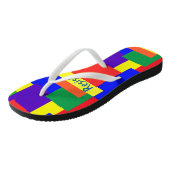 Rainbow Resist Textured Quilt Design Flip Flops Badesandalen (Schrägansicht)