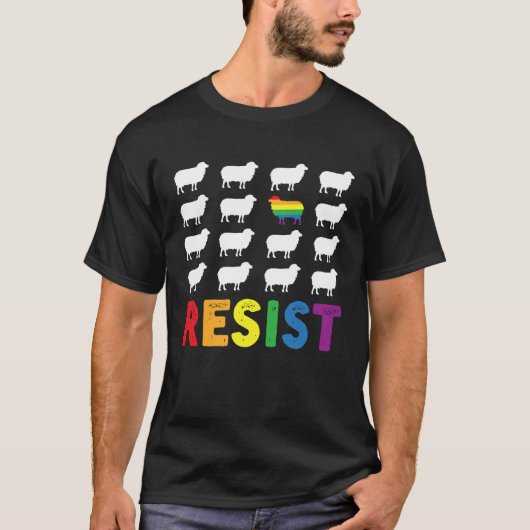 Rainbow Sheep In The Family A Proud Pride Month Mo T-Shirt (Vorderseite)
