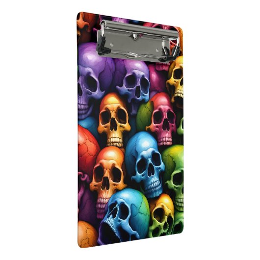 Rainbow Skulls Mini Klemmbrett (Schrägansicht)