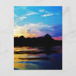 Rainbow-Sonnenuntergang auf dem Bergsee Postkarte