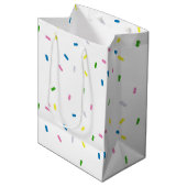 Rainbow Sprinkles Pattern-Party Mittlere Geschenktüte (Vorderseite Schrägansicht)