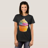 Rainbow Swirl Cupcake with Colorful Wrapper T-Shirt (Vorne ganz)