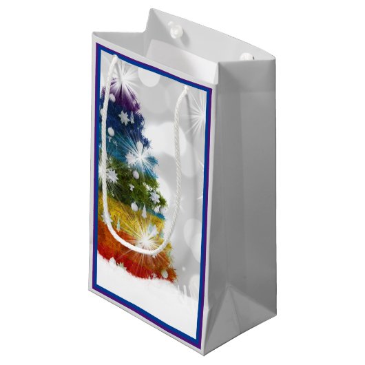 Rainbow Tree Gift Bag Kleine Geschenktüte (Vorderseite Schrägansicht)