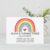 Rainbow und Herz-Geburtstagsparty einladen Einladung (Stehend Vorderseite)