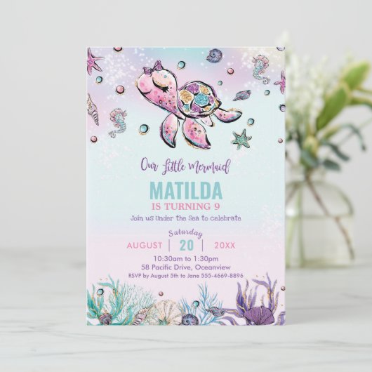 Rainbow Under Sea Turtle Coral Birthday Party Einladung (Stehend Vorderseite)