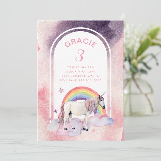 Rainbow Unicorn Boho Arch Birthday Party Girl Einladung (Stehend Vorderseite)
