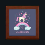 Rainbow Unicorn Schmuck aus Holz Keepake Box Erinnerungskiste<br><div class="desc">Ein niedlicher personalisierter Mädchen rosa und lila Regenbogen verzieren Holzschmuck Keepake. Personalisieren Sie es für den Geburtstag Ihres kleinen Mädchens. Entworfen für Sie von BlackBerry Boulevard.</div>