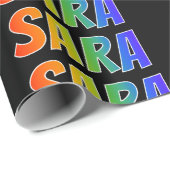 Rainbow Vorname "SARA"; Fun & Colorful Geschenkpapier (Rolleneckpunkt)