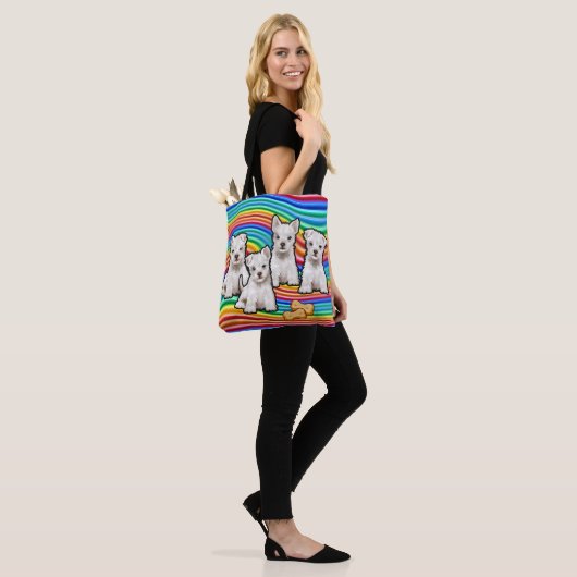 Rainbow Welpen Medium Tote Bag. Tasche (Am Model)