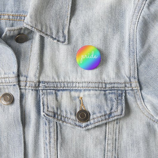 Rainbow & White Script PRIDE Button-on-Taste Button (Beispiel)