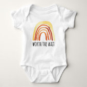 Rainbow Worth The Wait Baby Bodysuit Baby Strampler (Vorderseite)
