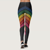 Rainbow-Zickzack Streifen auf einem schwarzen Hint Leggings (Rückseite)
