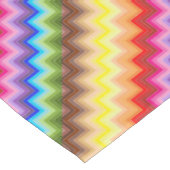 Rainbow Zig Zag Tischdecke (Schrägansicht)