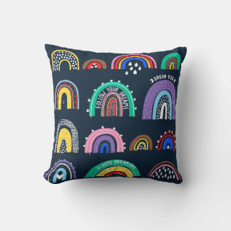 Rainbows im dunklen, handgezeichnet Stil. Kissen