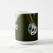 Raindrop auf der Spitze des Leaf mit Monogramm Fot Kaffeetasse (Mittel)