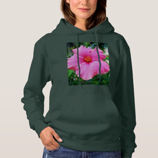 "Raindrop Petals: Rosa Hibiskus in einer sanften D Hoodie (Vorderseite)