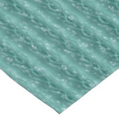 Raindrops auf grünem Metall Tischdecke (Schrägansicht)