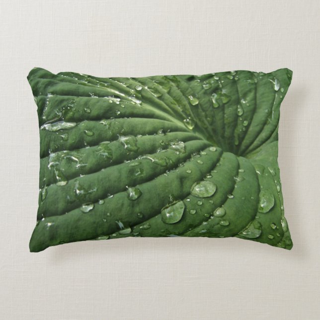 Raindrops auf Hosta Leaf Accent Pillow Dekokissen (Vorderseite)