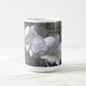 "RAINDROPS AUF WEISSEN ORCHIDEN" KAFFEETASSE (Mittel)