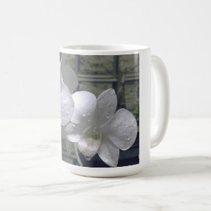 "RAINDROPS AUF WEISSEN ORCHIDEN" KAFFEETASSE
