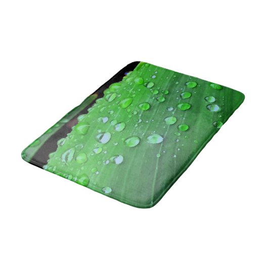 Raindrops Closeup Badematte (Schrägansicht)