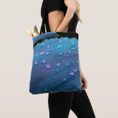 Raindrops Closeup, Spacey Blues Tasche (Von Nahem)