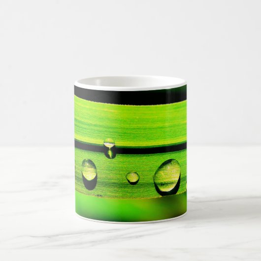 Raindrops on Grass Kaffeetasse (Mittel)