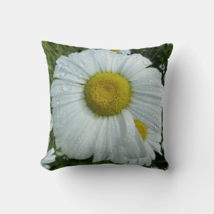 Raindrops über Daisy I Wildblume Floral Kissen