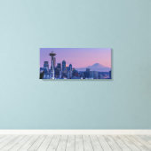 Rainier im Hintergrund. Leinwanddruck (Insitu (Holzboden))