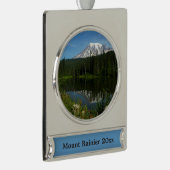 Rainier Lake Reflektion mit Wildblumen Banner-Ornament Silber (Rechts)