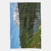 Rainier Lake Reflektion mit Wildblumen Geschirrtuch (Vertikal)