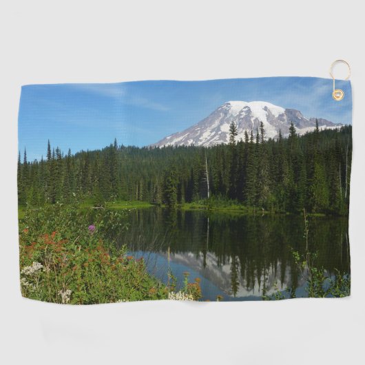 Rainier Lake Reflektion mit Wildblumen Golfhandtuch (Horizontal)