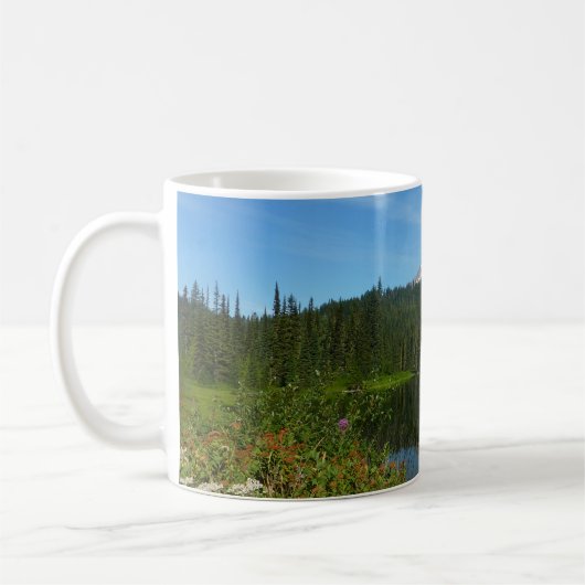 Rainier Lake Reflektion mit Wildblumen Kaffeetasse (Links)