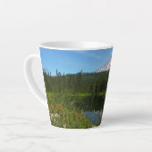 Rainier Lake Reflektion mit Wildblumen Milchtasse (Linke Ecke)