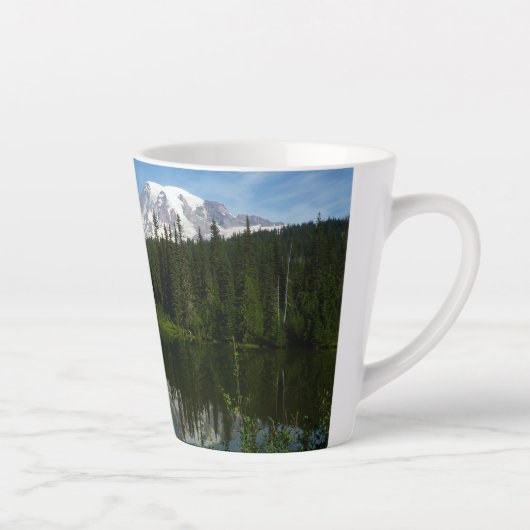 Rainier Lake Reflektion mit Wildblumen Milchtasse (Rechts)