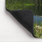 Rainier Lake Reflektion mit Wildblumen Mousepad (Ecke)