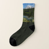 Rainier Lake Reflektion mit Wildblumen Socken (Links - Außen)