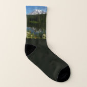 Rainier Lake Reflektion mit Wildblumen Socken (Rechts - Außen)