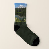 Rainier Lake Reflektion mit Wildblumen Socken (Links - Innen)