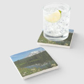 Rainier Lake Reflektion mit Wildblumen Steinuntersetzer (Seitenansicht)