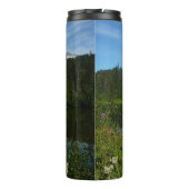 Rainier Lake Reflektion mit Wildblumen Thermosbecher (Rückseite)